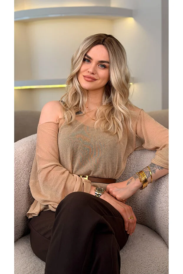 Ombreli Perçemsiz Dalgalı Röfleli VIP Peruk Ombreli Perçemsiz Dalgalı Röfleli VIP Peruk
